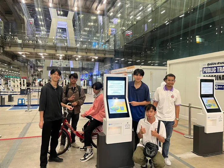 ทีมงานติดตั้งตู้ Kiosk แล้วเสร็จ